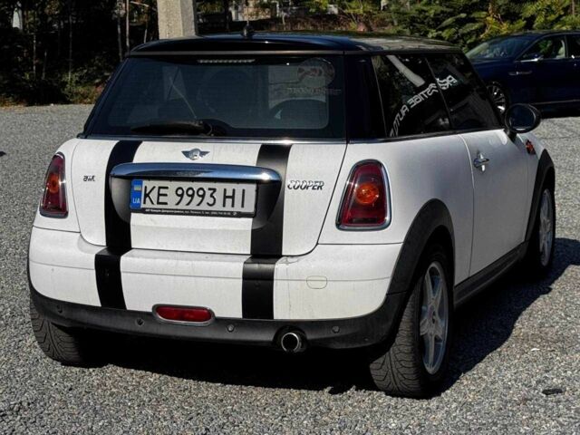 Білий Міні Cooper, об'ємом двигуна 1.6 л та пробігом 150 тис. км за 7200 $, фото 7 на Automoto.ua