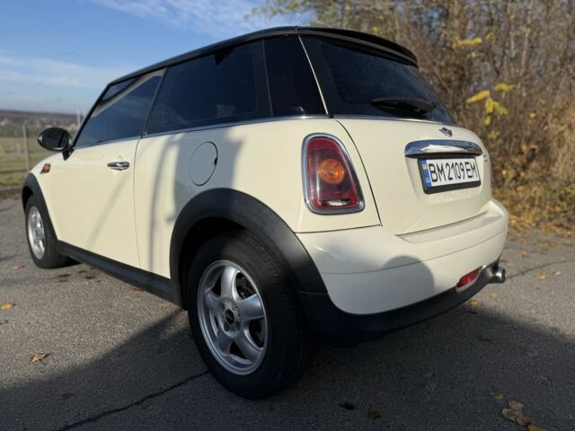 Білий Міні Cooper, об'ємом двигуна 1.6 л та пробігом 193 тис. км за 6300 $, фото 3 на Automoto.ua