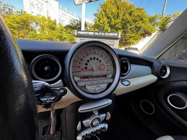 Білий Міні Cooper, об'ємом двигуна 1.6 л та пробігом 150 тис. км за 7200 $, фото 15 на Automoto.ua
