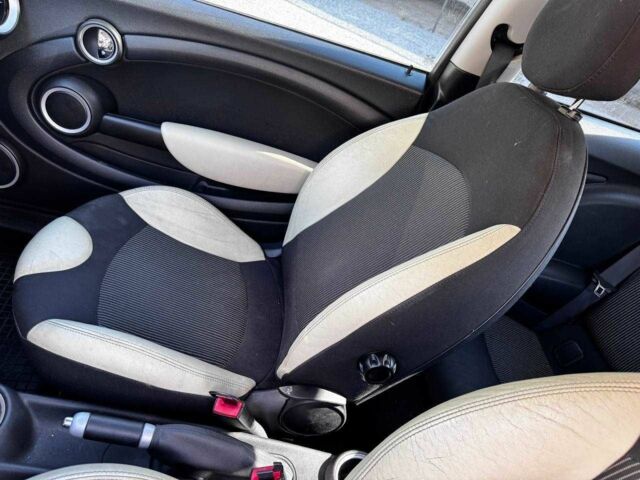 Білий Міні Cooper, об'ємом двигуна 1.6 л та пробігом 150 тис. км за 7200 $, фото 11 на Automoto.ua