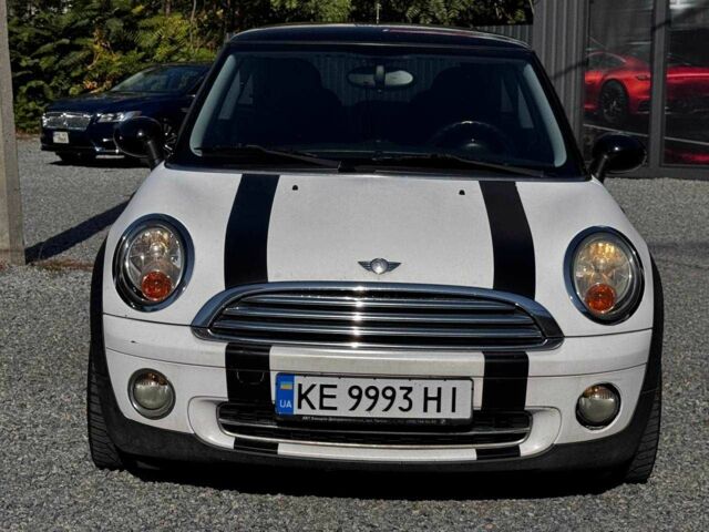 Білий Міні Cooper, об'ємом двигуна 1.6 л та пробігом 150 тис. км за 7200 $, фото 2 на Automoto.ua