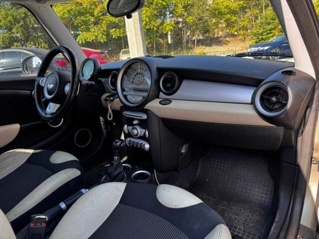 Білий Міні Cooper, об'ємом двигуна 1.6 л та пробігом 150 тис. км за 7200 $, фото 9 на Automoto.ua