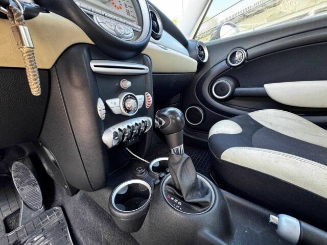 Білий Міні Cooper, об'ємом двигуна 1.6 л та пробігом 150 тис. км за 7200 $, фото 13 на Automoto.ua