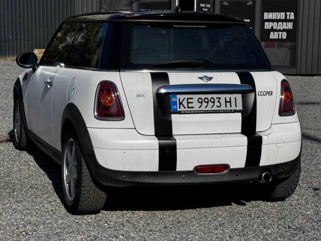 Білий Міні Cooper, об'ємом двигуна 1.6 л та пробігом 150 тис. км за 7200 $, фото 5 на Automoto.ua