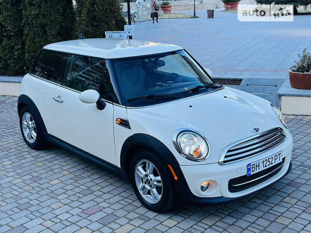 Білий Міні Cooper, об'ємом двигуна 1.6 л та пробігом 138 тис. км за 9500 $, фото 1 на Automoto.ua