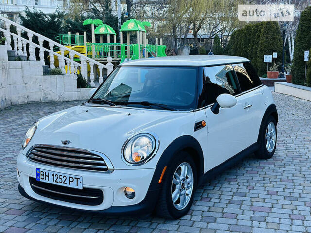 Білий Міні Cooper, об'ємом двигуна 1.6 л та пробігом 138 тис. км за 9500 $, фото 5 на Automoto.ua