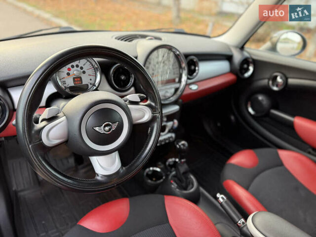 Бежевый Мини Купер, объемом двигателя 1.6 л и пробегом 141 тыс. км за 6900 $, фото 8 на Automoto.ua