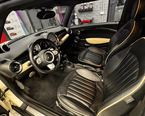 Бежевый Мини Купер, объемом двигателя 1.6 л и пробегом 143 тыс. км за 9200 $, фото 5 на Automoto.ua