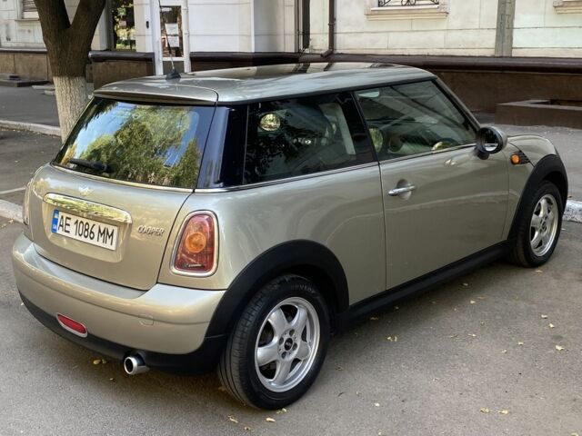 Бежевий Міні Cooper, об'ємом двигуна 1.6 л та пробігом 150 тис. км за 7200 $, фото 3 на Automoto.ua