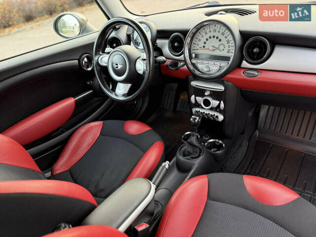 Бежевый Мини Купер, объемом двигателя 1.6 л и пробегом 141 тыс. км за 6900 $, фото 9 на Automoto.ua