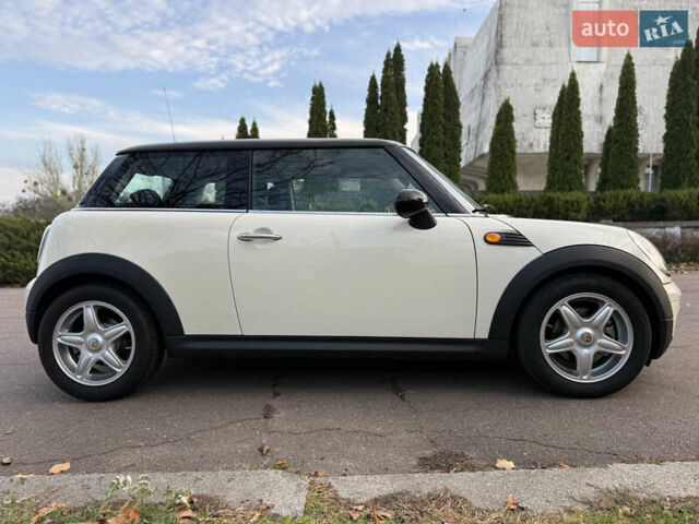 Бежевый Мини Купер, объемом двигателя 1.6 л и пробегом 141 тыс. км за 6900 $, фото 4 на Automoto.ua