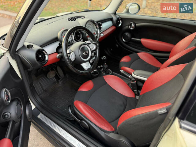 Бежевый Мини Купер, объемом двигателя 1.6 л и пробегом 141 тыс. км за 6900 $, фото 11 на Automoto.ua