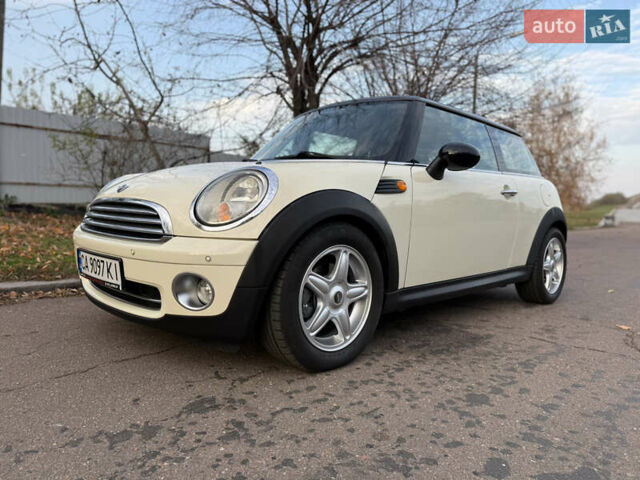 Бежевый Мини Купер, объемом двигателя 1.6 л и пробегом 141 тыс. км за 6900 $, фото 1 на Automoto.ua