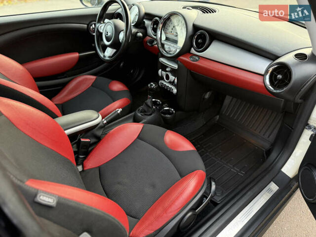 Бежевый Мини Купер, объемом двигателя 1.6 л и пробегом 141 тыс. км за 6900 $, фото 10 на Automoto.ua