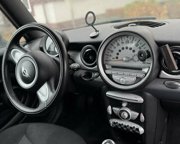 Бежевый Мини Купер, объемом двигателя 1.6 л и пробегом 350 тыс. км за 3200 $, фото 9 на Automoto.ua