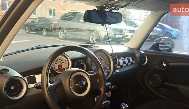 Бежевый Мини Купер, объемом двигателя 1.4 л и пробегом 181 тыс. км за 5000 $, фото 6 на Automoto.ua