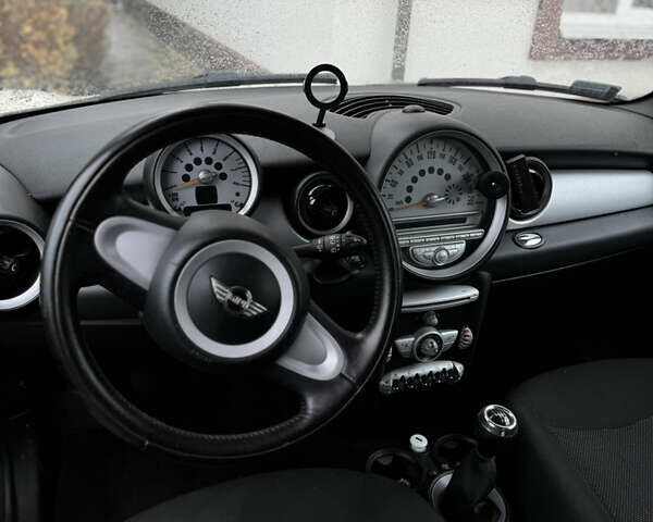 Бежевий Міні Cooper, об'ємом двигуна 1.6 л та пробігом 350 тис. км за 3000 $, фото 7 на Automoto.ua