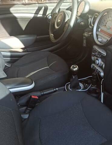 Бежевый Мини Купер, объемом двигателя 1.4 л и пробегом 181 тыс. км за 5000 $, фото 8 на Automoto.ua