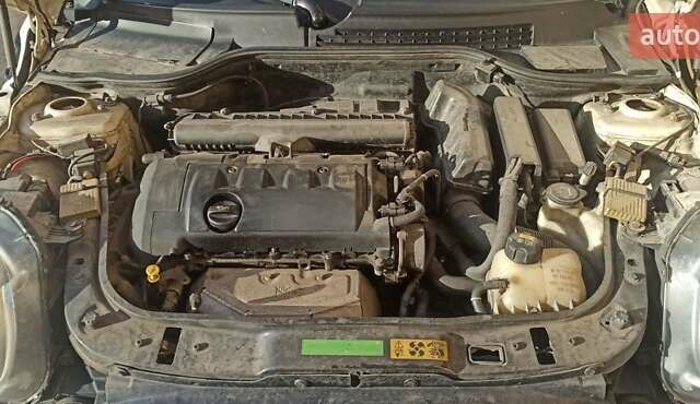 Бежевый Мини Купер, объемом двигателя 1.4 л и пробегом 181 тыс. км за 5000 $, фото 10 на Automoto.ua