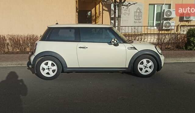 Бежевый Мини Купер, объемом двигателя 1.4 л и пробегом 181 тыс. км за 5000 $, фото 3 на Automoto.ua