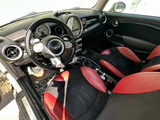 Бежевий Міні Cooper, об'ємом двигуна 1.6 л та пробігом 120 тис. км за 8000 $, фото 31 на Automoto.ua