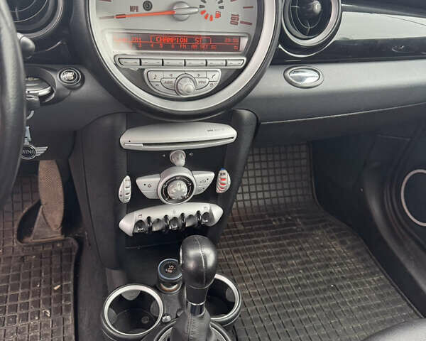 Бежевый Мини Купер, объемом двигателя 1.6 л и пробегом 220 тыс. км за 5999 $, фото 8 на Automoto.ua