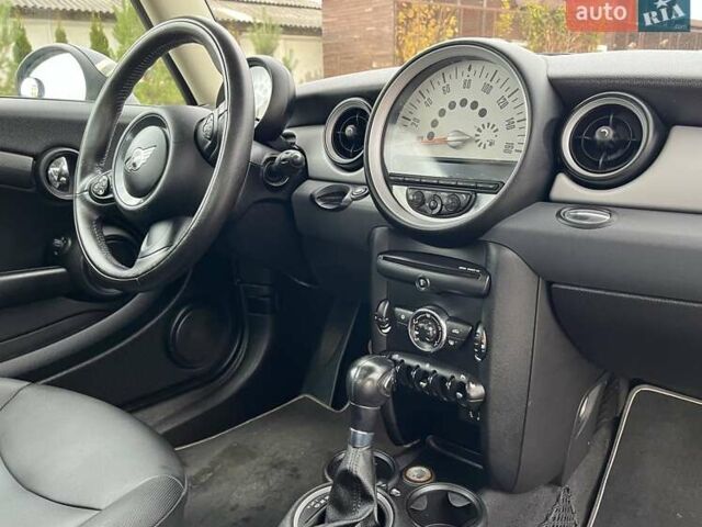 Бежевий Міні Cooper, об'ємом двигуна 1.6 л та пробігом 110 тис. км за 8199 $, фото 88 на Automoto.ua