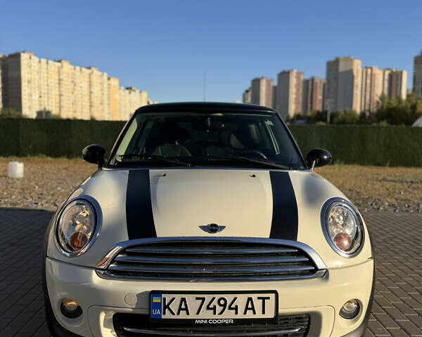 Бежевый Мини Купер, объемом двигателя 1.6 л и пробегом 175 тыс. км за 9300 $, фото 2 на Automoto.ua