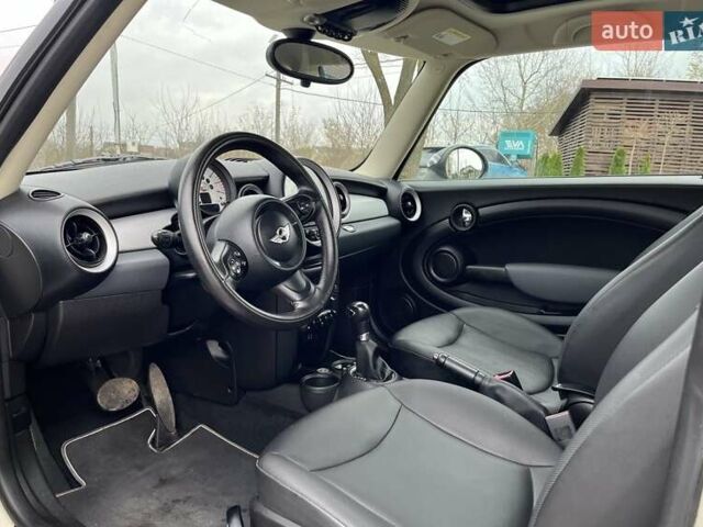 Бежевий Міні Cooper, об'ємом двигуна 1.6 л та пробігом 110 тис. км за 8199 $, фото 104 на Automoto.ua