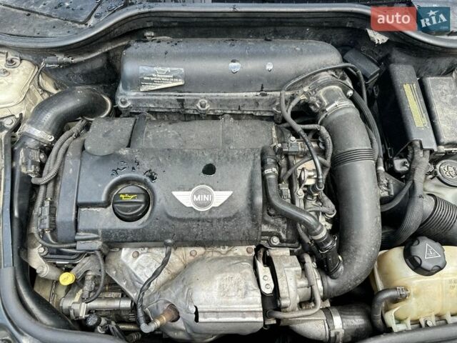 Бежевый Мини Купер, объемом двигателя 1.6 л и пробегом 148 тыс. км за 9000 $, фото 12 на Automoto.ua