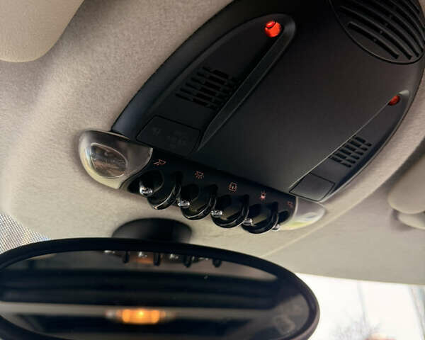 Бежевый Мини Купер, объемом двигателя 2 л и пробегом 119 тыс. км за 11200 $, фото 17 на Automoto.ua