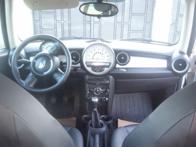 Бежевый Мини Купер, объемом двигателя 1.6 л и пробегом 78 тыс. км за 7500 $, фото 3 на Automoto.ua