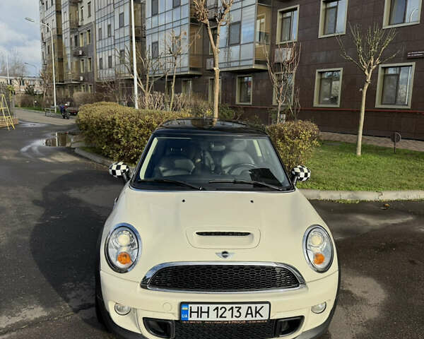 Бежевый Мини Купер, объемом двигателя 2 л и пробегом 119 тыс. км за 11200 $, фото 2 на Automoto.ua