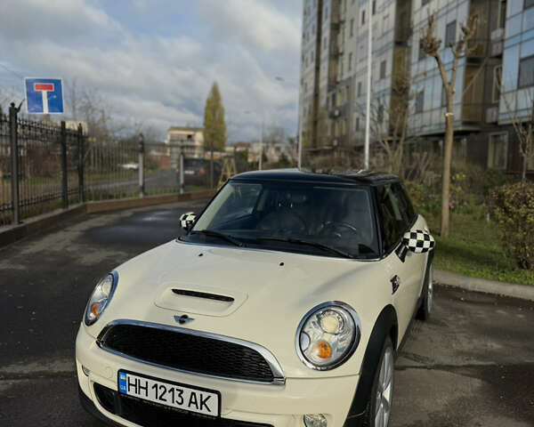 Бежевый Мини Купер, объемом двигателя 2 л и пробегом 119 тыс. км за 11200 $, фото 1 на Automoto.ua