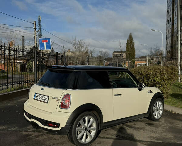 Бежевый Мини Купер, объемом двигателя 2 л и пробегом 119 тыс. км за 11200 $, фото 4 на Automoto.ua