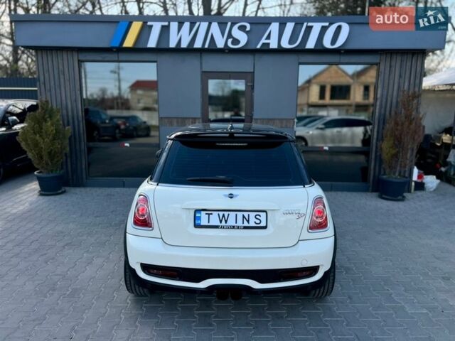 Бежевый Мини Купер, объемом двигателя 2 л и пробегом 123 тыс. км за 10900 $, фото 18 на Automoto.ua