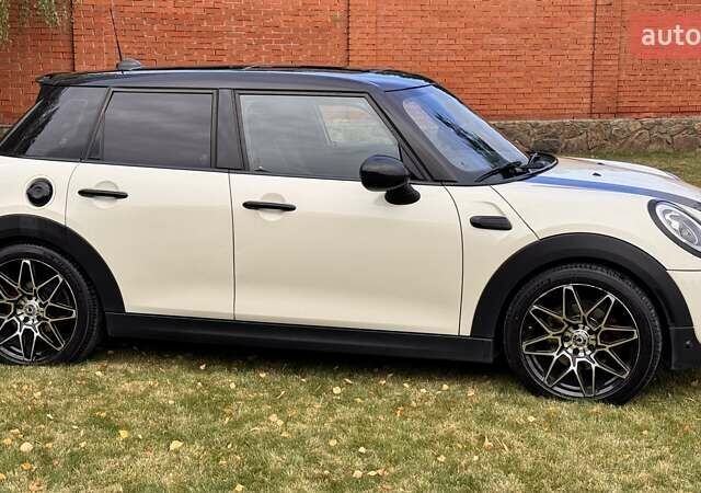 Бежевый Мини Купер, объемом двигателя 2 л и пробегом 95 тыс. км за 16000 $, фото 1 на Automoto.ua