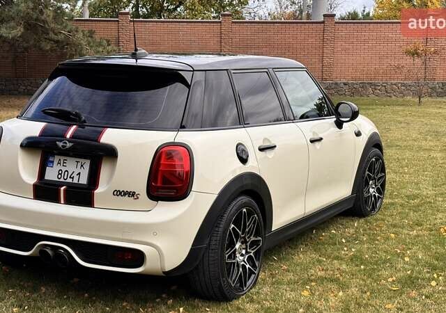 Бежевый Мини Купер, объемом двигателя 2 л и пробегом 95 тыс. км за 16000 $, фото 2 на Automoto.ua