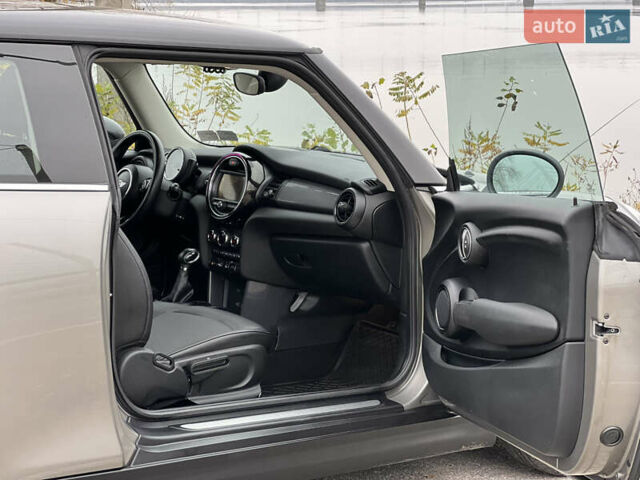 Бежевий Міні Cooper, об'ємом двигуна 1.5 л та пробігом 107 тис. км за 11500 $, фото 13 на Automoto.ua