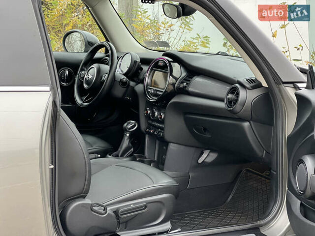 Бежевий Міні Cooper, об'ємом двигуна 1.5 л та пробігом 107 тис. км за 11500 $, фото 14 на Automoto.ua