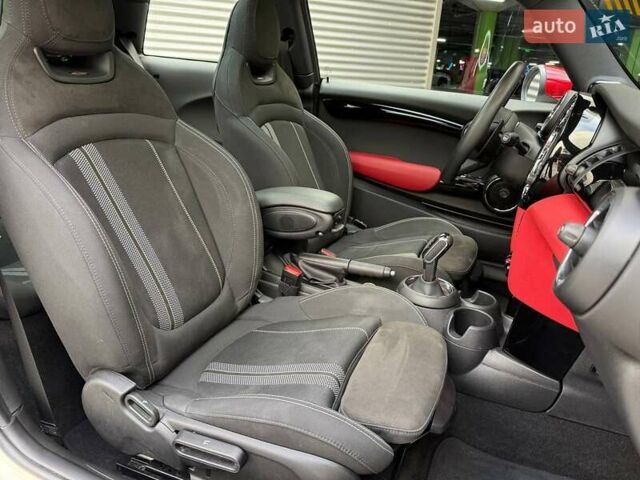 Бежевий Міні Cooper, об'ємом двигуна 2 л та пробігом 53 тис. км за 26990 $, фото 13 на Automoto.ua