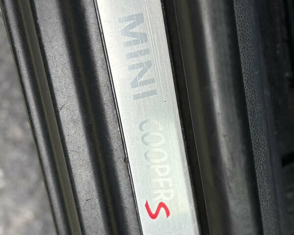 Чорний Міні Cooper, об'ємом двигуна 1.6 л та пробігом 325 тис. км за 3700 $, фото 13 на Automoto.ua