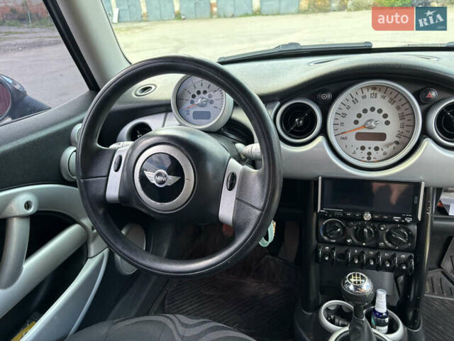 Чорний Міні Cooper, об'ємом двигуна 1.6 л та пробігом 325 тис. км за 3700 $, фото 11 на Automoto.ua
