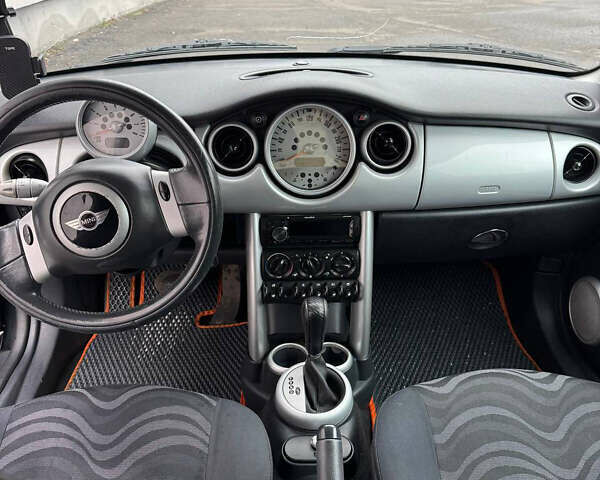 Чорний Міні Cooper, об'ємом двигуна 1.6 л та пробігом 275 тис. км за 4450 $, фото 14 на Automoto.ua