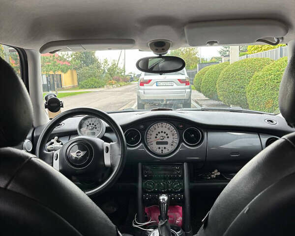Чорний Міні Cooper, об'ємом двигуна 1.6 л та пробігом 310 тис. км за 4300 $, фото 3 на Automoto.ua