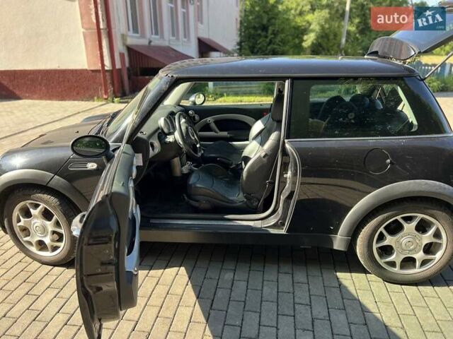 Черный Мини Купер, объемом двигателя 1.6 л и пробегом 265 тыс. км за 4000 $, фото 16 на Automoto.ua