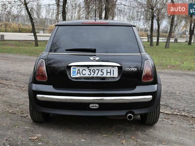Черный Мини Купер, объемом двигателя 1.6 л и пробегом 186 тыс. км за 5500 $, фото 4 на Automoto.ua