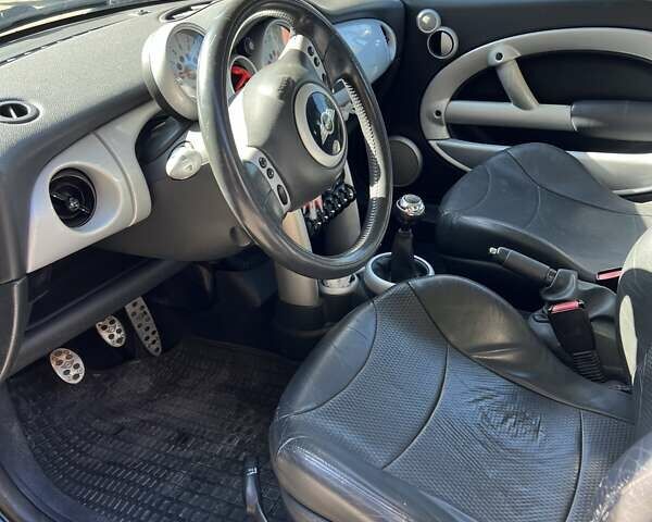 Черный Мини Купер, объемом двигателя 1.6 л и пробегом 265 тыс. км за 4000 $, фото 21 на Automoto.ua