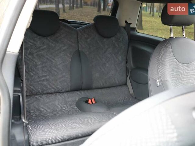 Черный Мини Купер, объемом двигателя 1.6 л и пробегом 186 тыс. км за 5500 $, фото 15 на Automoto.ua