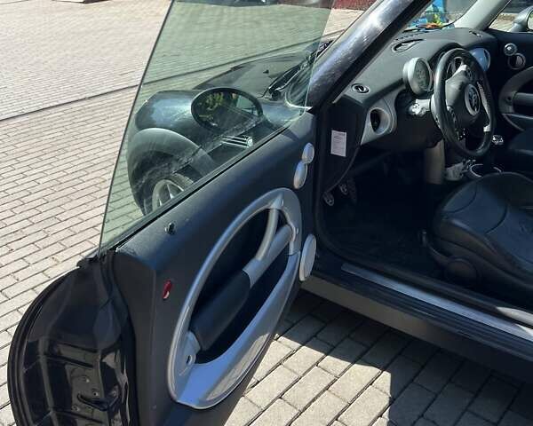 Черный Мини Купер, объемом двигателя 1.6 л и пробегом 265 тыс. км за 4000 $, фото 17 на Automoto.ua